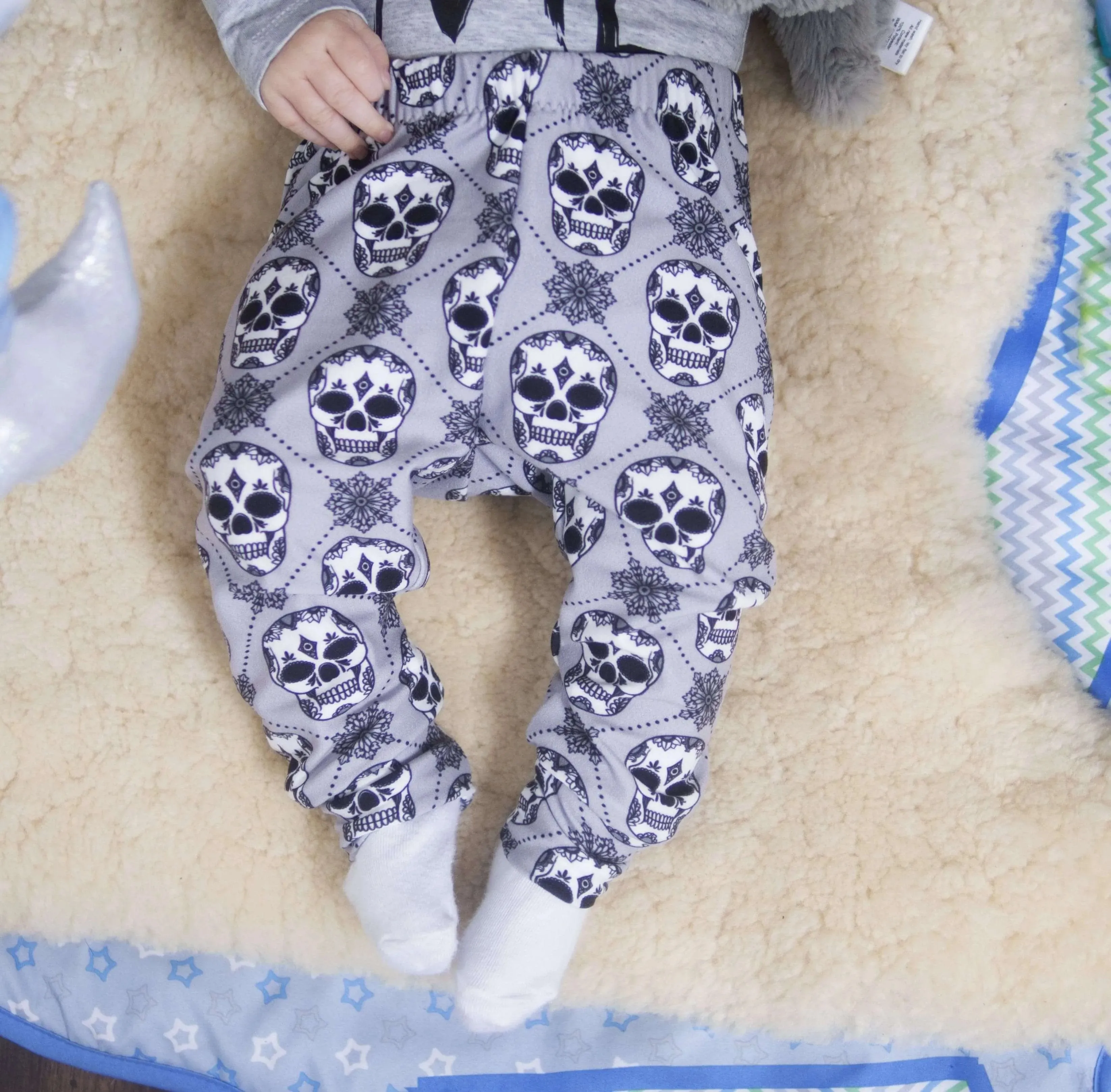 Alternative Baby Clothes | Grey skull Leggings