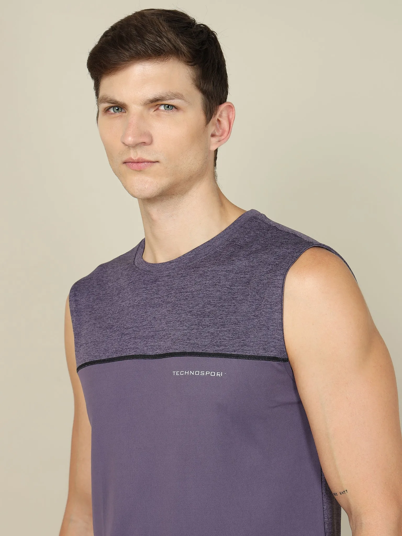 Men Colorblock Slim Fit Crew Neck Innerwear Vest with TECHNO COOL 