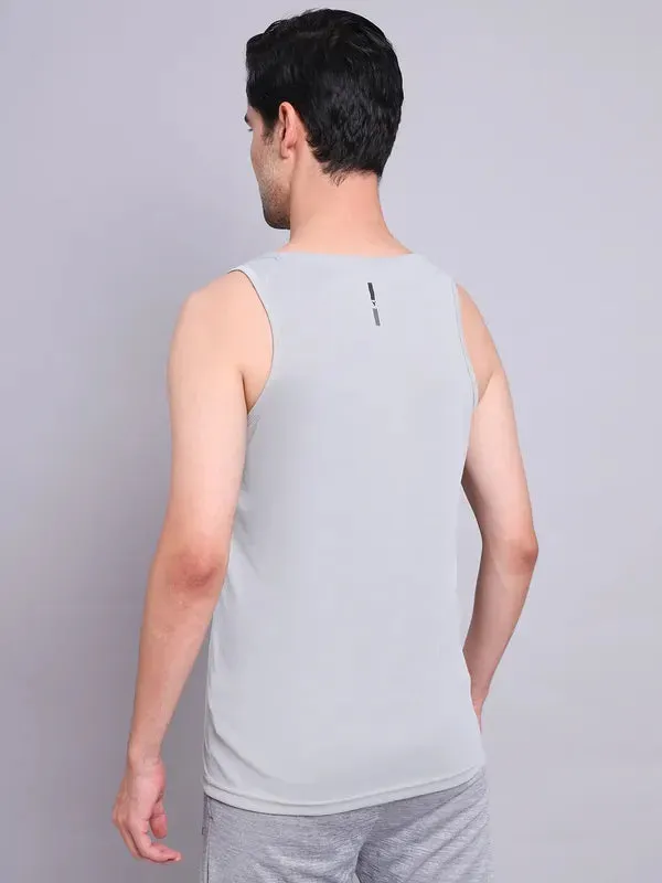 Men Colorblock Slim Fit Scoop Neck Innerwear Vest with TECHNO COOL 