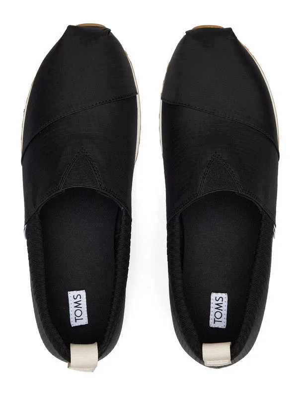 Resident Black Walking Shoes