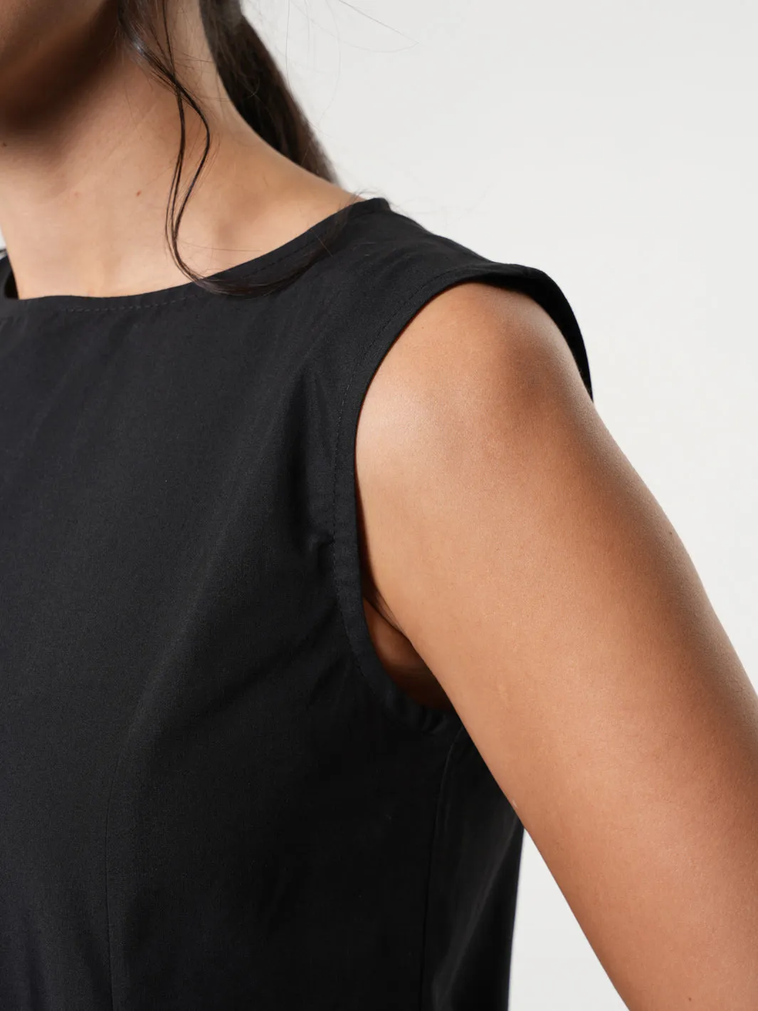 Sleeveless Black Dress With Drapings