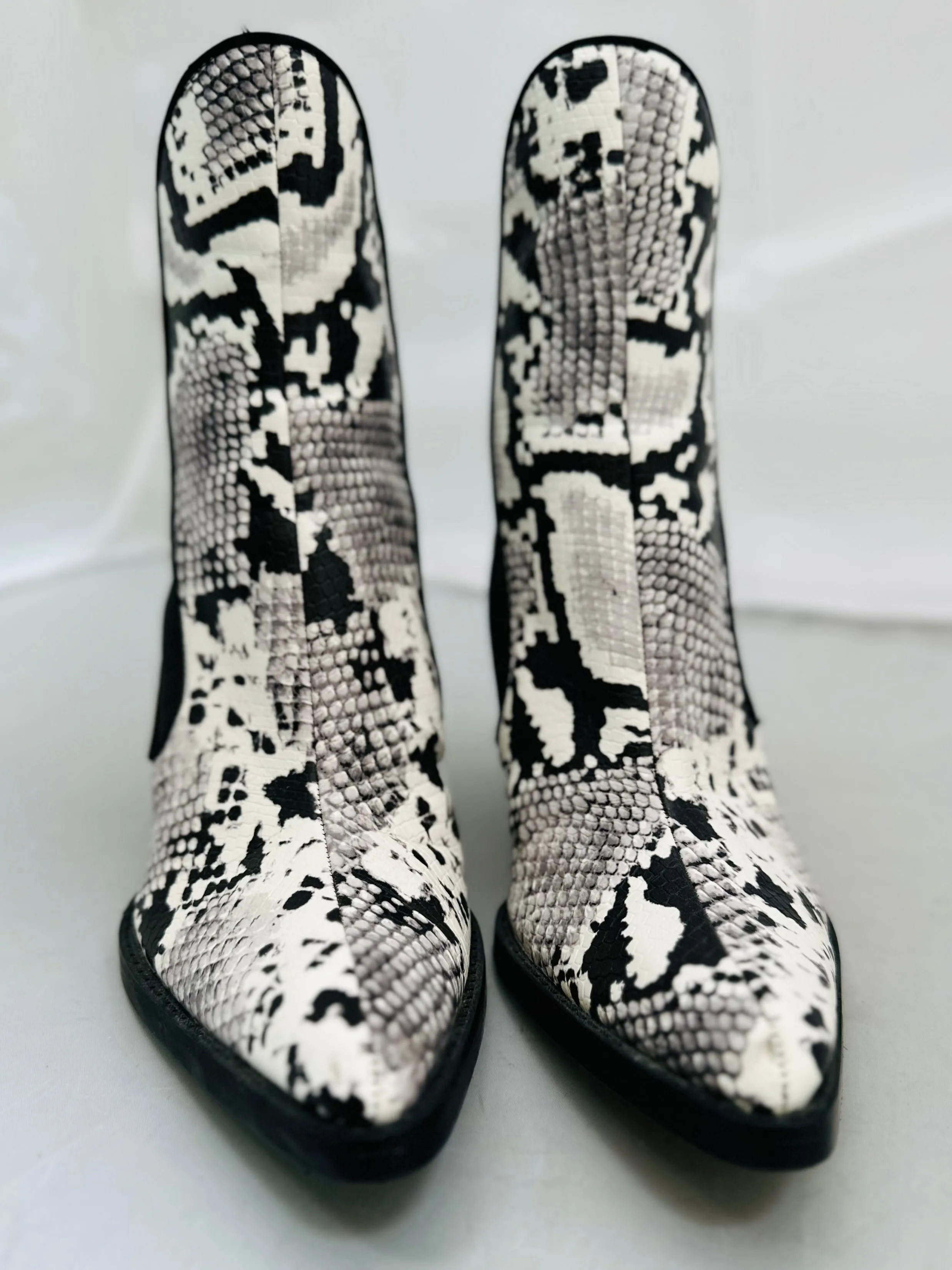 ZARA SNAKESKIN PRINT COWBOY WESTERN BOOTIES size 40 (pre-owned)