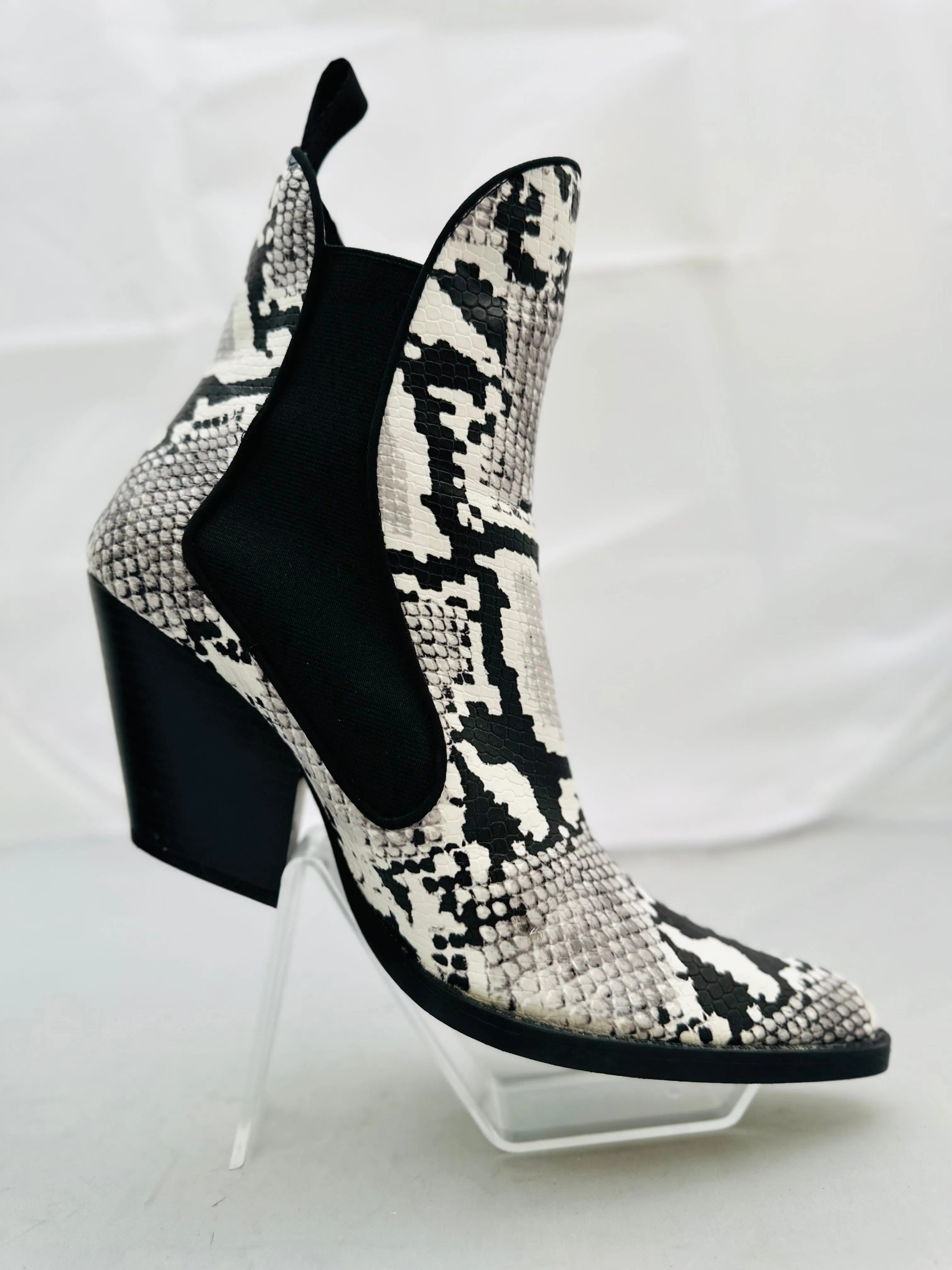 ZARA SNAKESKIN PRINT COWBOY WESTERN BOOTIES size 40 (pre-owned)