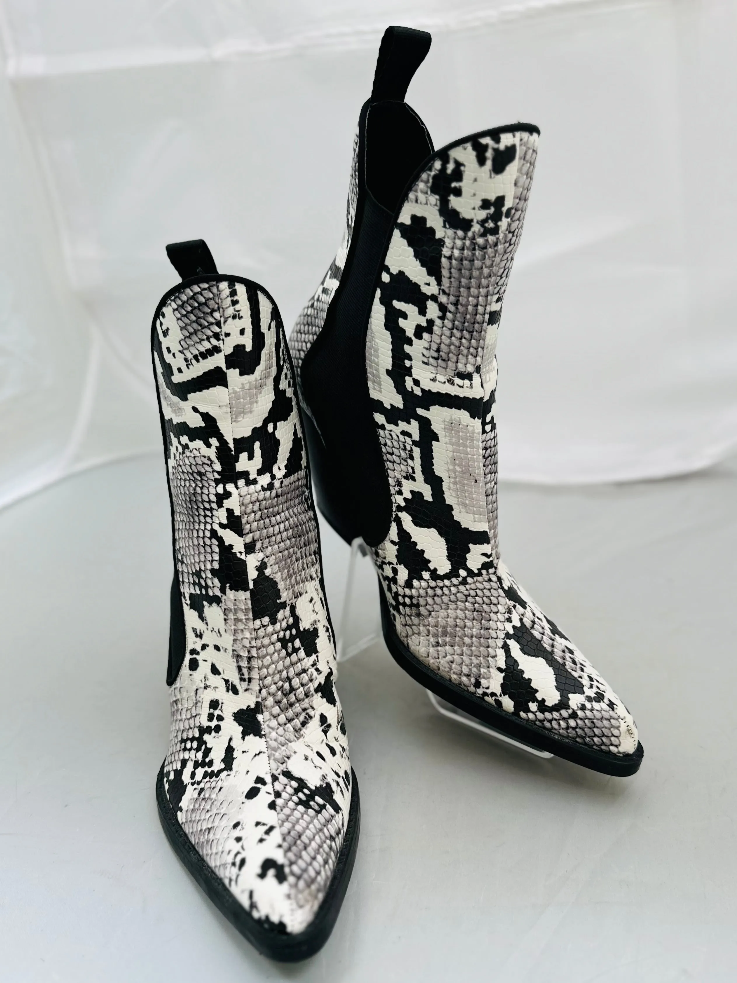 ZARA SNAKESKIN PRINT COWBOY WESTERN BOOTIES size 40 (pre-owned)