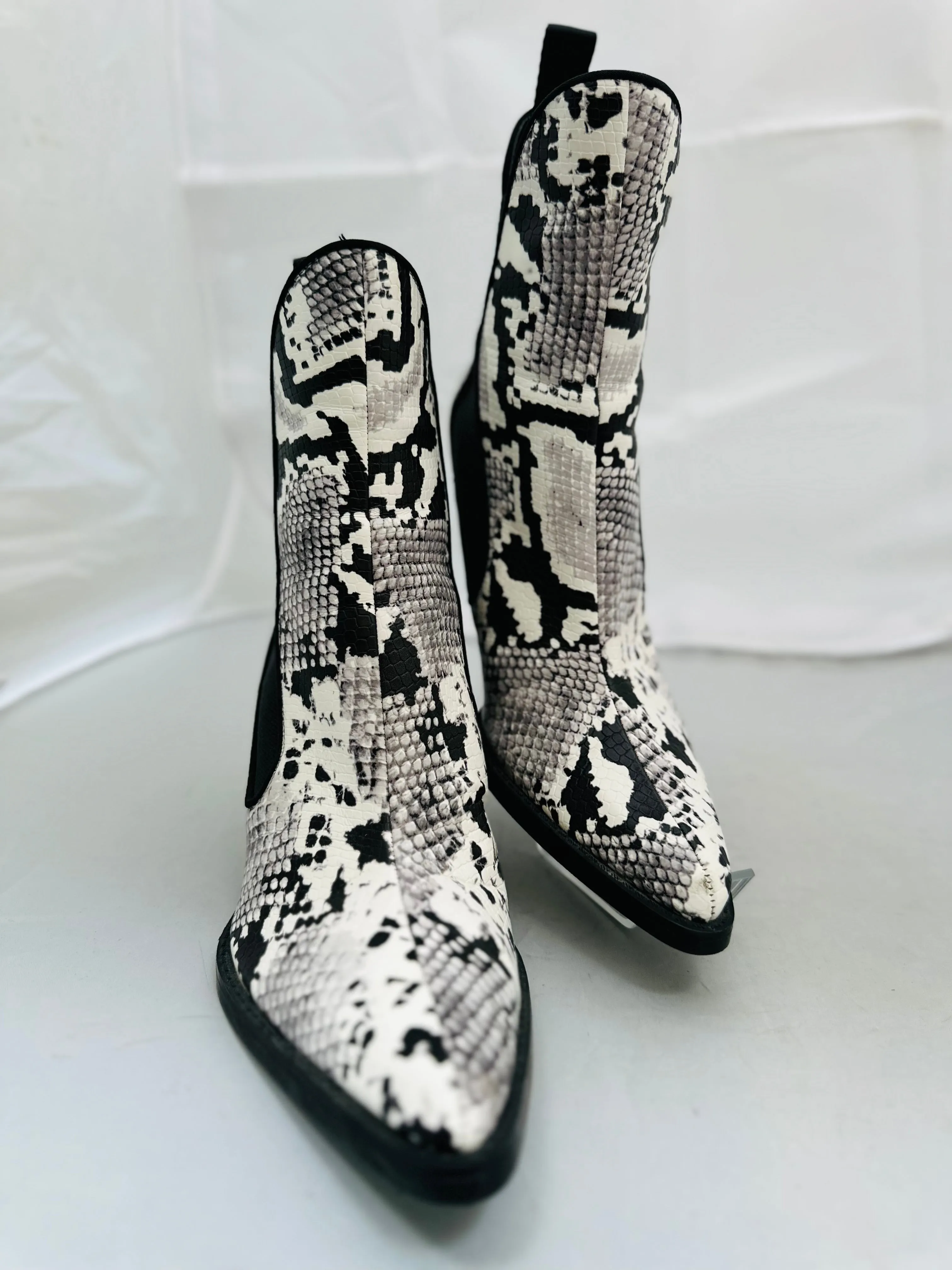 ZARA SNAKESKIN PRINT COWBOY WESTERN BOOTIES size 40 (pre-owned)