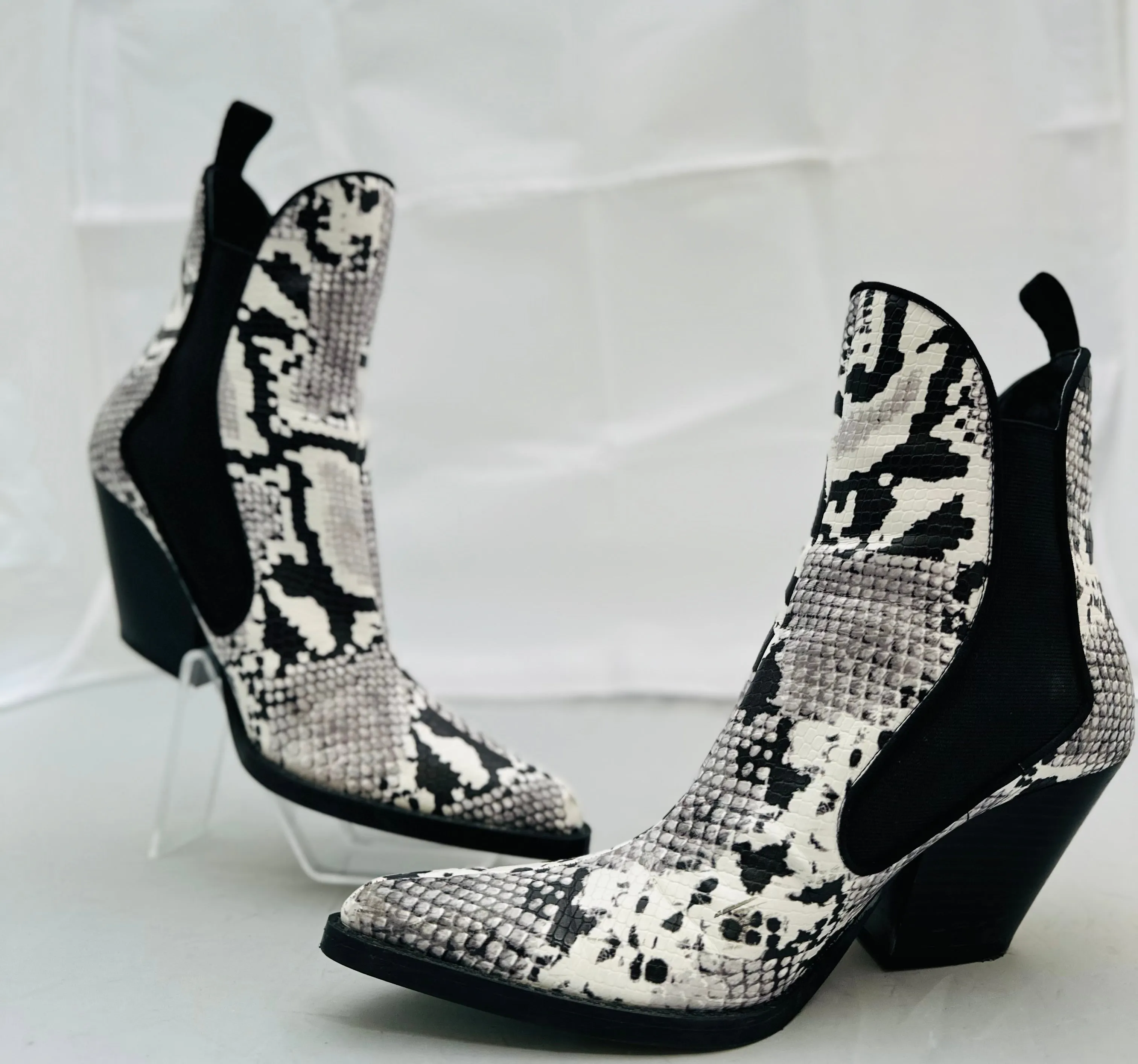 ZARA SNAKESKIN PRINT COWBOY WESTERN BOOTIES size 40 (pre-owned)